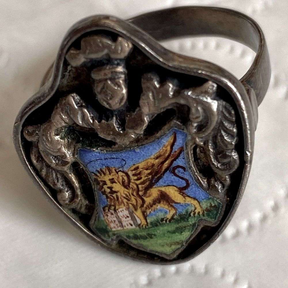 Men’s Silver Lion Insignia Ring With Blue Background.